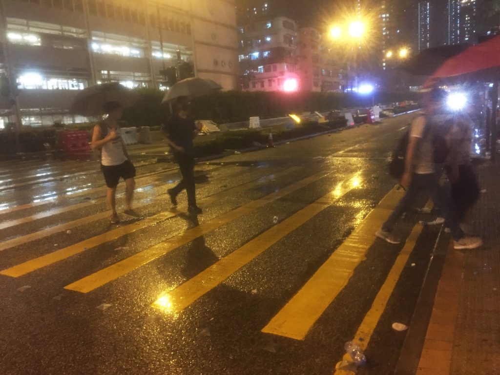 people crossing Yeung Uk Road